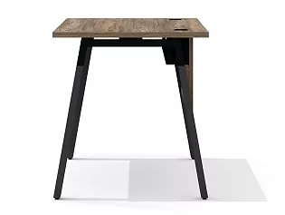 Стол прямой на металлокаркасе